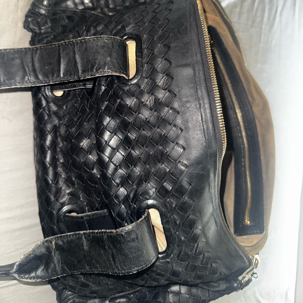 Bottega Veneta Black Woven Shoulder Bag - Picture 8 of 15